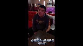 亿万集团董事长低调参加同学聚会，却因穿着遭嫌弃，董事长无奈