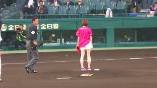 H30.04.10　始球式　ｱｻﾋﾋﾞｰﾙ ｲﾒｰｼﾞｶﾞｰﾙ「朝香りほちゃん」　甲子園開幕戦　阪神vs広島