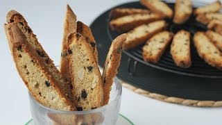 บิสคอตติพีนัทบัตเตอร์ช็อกโกแลตชิพ Peanut Butter and Chocolate Chip Biscotti