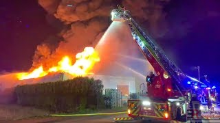 [GROSSALARM IN VOERDE | CHEMIEFIRMA IM VOLLBRAND] - Massiver Schaumangriff löschte den Großbrand -