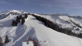 Vues aériennes : les pistes de Morillon sur le domaine skiable du Grand Massif