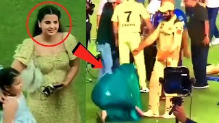 MS Dhoni's wife Sakshi reaction when Rivaba touched Ravindra Jadeja's feet after winning the IPL