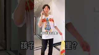 爸爸帶女兒去倒垃圾，結果垃圾回來女兒丟了！真是欠收拾！ #funny#萌娃#爸爸帶娃