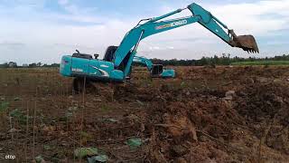 Excavator kobelco sk200   Komatsu pc200 รถแบคโฮ 3 คันช่วยกันทำงานวนไป จมโคลนยังทำงานได้สุดยอด