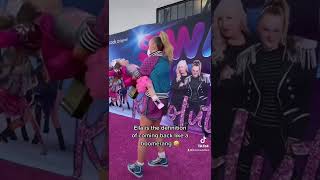 JoJo Siwa Helps Little Girl After She’s INJURED *poor baby*