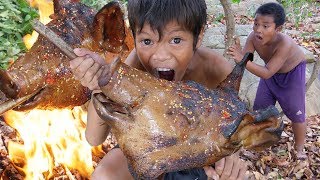 Survival in the rainforest - Cooking pig head recipe and eating