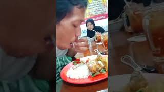 di traktir makan sama mama Susi kue basah Jember