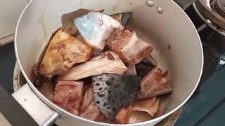 Món Đầu Cá Hồi Kho Me.