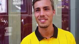 Wochenkurier Dresden - Dynamo-Spieler Sinan Tekerci zum neuen Trikot
