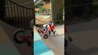 父亲永远是孩子的后盾 bmx