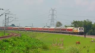 15959 Howrah - Dibrugarh Kamrup Express, Red LHB coaches at a grand curve!!! #kamrupexpress