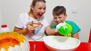 ALİ DOLU BALONLARLA SLİME YAPTI Kid Making Slime with Funny Balloons