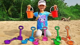 Juego de simulación en la playa con palas y moldes de arena - Mi Mi Kids