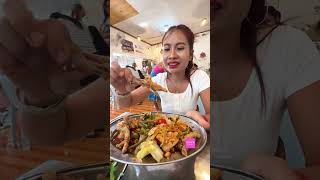 ร้านที่เเม่ค้าปากเเซ่บที่สุด ในเวียงจันทน์ สปป.ลาว 🇱🇦❤ | ตำเเม่บักเบนซ์