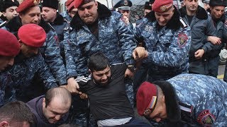 Yerevan: café owners fight with policemen