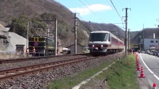 ３８１系パノラマやくも9号 EF65 1124（トワ色）の横を通過 美袋駅（2016/3/15）