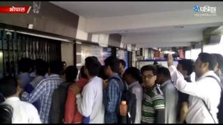 Exclusive Video | 500 and 2000 rupees note distribute from Banks | Bhopal