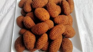 লিচু পিঠা(নারিকেলের তৈরি)।। lichu pitha,,,,,,,,,,,