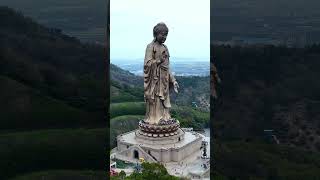 The Lingshan Giant Buddha is 88 meters high and was cast using 725 tons of copper. It can withstand