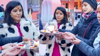 గంగమ్మ తల్లి నన్ను కాపాడు 🙏: Actress Samantha Doing Pooja At Kedarnath Temple | Daily Culture