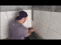 cómo pegar azulejo en un baño