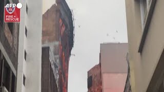 Edificio avvolto dalle fiamme a Sydney, crolla una parete