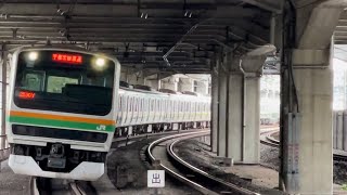 E231系1000番台ﾔﾏU12編成＋E233系3000番台ﾔﾏU628編成が普通宇都宮行きとして赤羽駅6番線に到着停車するシーン（2530Y）2024.11.6.10:15