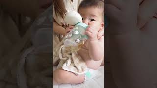 【生後6ヶ月】スパウトで麦茶を飲む糸ちゃん👶🏻マグマグ上手に使えるもん！