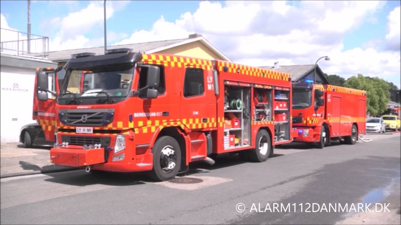 10.06.2016 Voldsom Brand Flere Brandfolk Kæmper Mod Flammerne, Gentofte ...