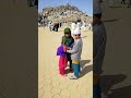 Bahagianya anak-anak, ketika bermain dan berdoa di Jabal Rahmah. #makkah #madinah #umrah #mekkah