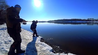 ВОТ ЭТО ПОИМКА! Наконец-то начались раздачи на РЫБАЛКЕ ВЕСНОЙ на спиннинг!