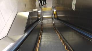 JR池袋駅の三菱エスカレーター / Mitsubishi escalator in ikebukuro station