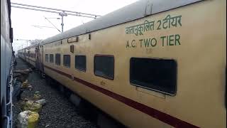 13043 Howrah-Raxaul Express crossing with Rxl-Dbg passenger train at BGU