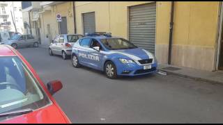 La polizia in via Lucania dove un 37enne ha accoltellato la madre