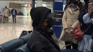 迪玛希Dimash,[20190428] Dimash arrived at Beijing airport. (from Chengdu to Beijing)