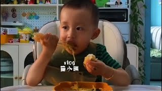 生活vlog｜來看看兩歲寶寶吃飯前做了什麼，怪不得吃的如此香The Growth Diary of an Adorable Child.#人類幼崽成長記  #親子生活 #廚房搭子#萌娃 #愛乾活的寶寶