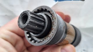 Каретка прикипела к раме. Как открутить. Внутри установлена Power Spline 113 mm, 68 mm