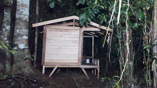 Camping alone in the forest -sleep comfortably in a wooden house