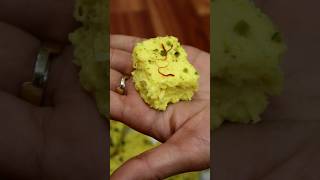 कच्चे नारियल की स्वादिष्ट मिठाई मुंह में जाते ही घुल जाए | Kacche Nariyal ki Mithai | Cocunut Barfi