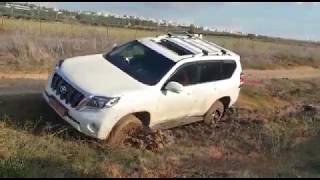 Land Cruiser | bailout from deep mud | לנד קרוזר יוצא מהבוץ