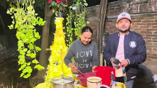 Preparando un Rico Atole Pinole con Tamales para el frío de Diciembre