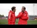 Harry Kane gegen Thomas Müller | Behind the scenes “Copy the Penalty Challenge”