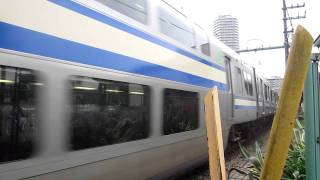 20110619 JR横須賀駅踏切 横須賀線久里浜方面通過