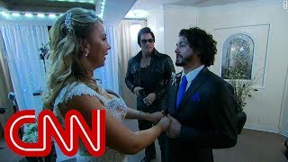 CNN reporter crashes 'Elvis' wedding in Vegas