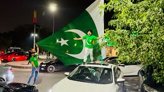 Ali ny Car pr World biggest Flag lga deya 😱|| Celebrating 14 August 😳|| Happy Independence day ||