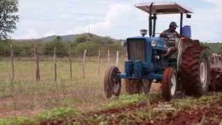 Prefeito faz entrega de leis que beneficiam o homem do campo