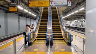 【エスカレーター昇り降り】　JR新宿駅埼京線ホーム（昇り高速運転）