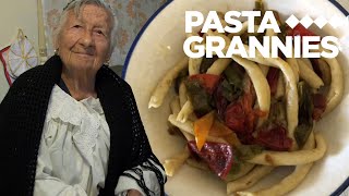 94 year old Rosina makes maccheroni with peppers! | Pasta Grannies