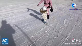 GLOBALink | 3-year-old Chinese girl enjoys snowboarding