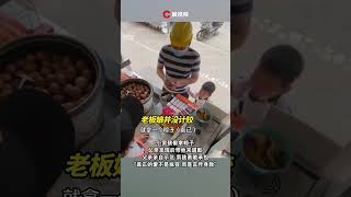 The little boy stole the zongzi, and his father took him to apologize after he found out